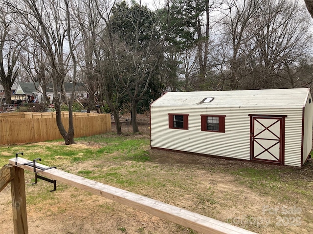 view of yard featuring an outbuilding and fence