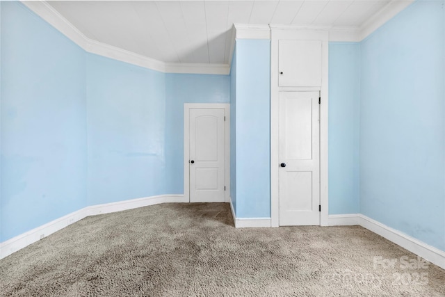 unfurnished room with carpet flooring, baseboards, and ornamental molding