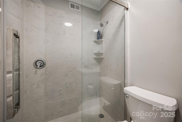 full bathroom featuring visible vents, a stall shower, and toilet