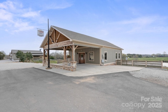 1620 London Rd, Mooresville, NC 28115 - view of front of house with board and batten siding and fence