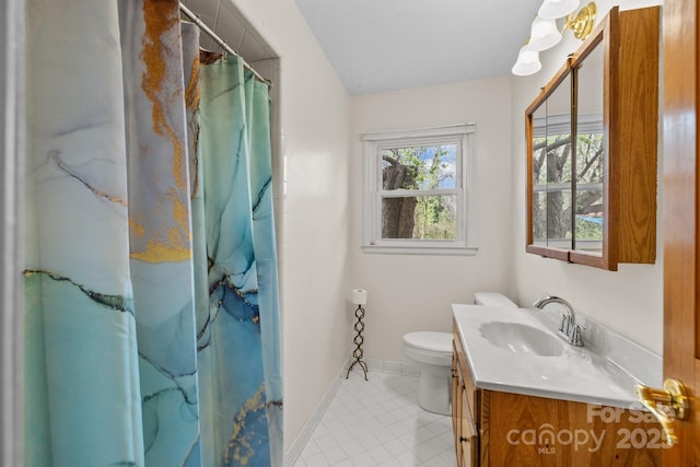 full bath with vanity, a shower with curtain, baseboards, tile patterned flooring, and toilet