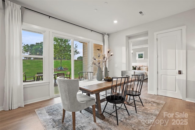 dining room with visible vents, recessed lighting, baseboards, and light wood-style floors