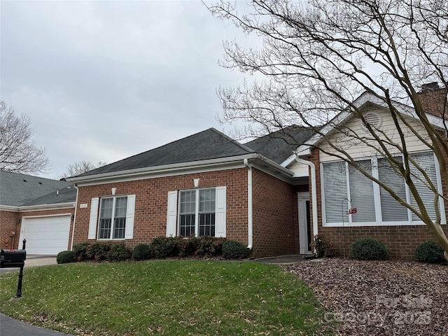 view of front of house featuring brick siding, a front lawn, and a garage