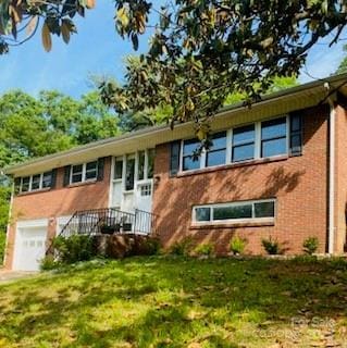1525 16th Avenue Cir NW, Hickory, NC 28601 - view of front of home featuring a garage, a front yard, and brick siding