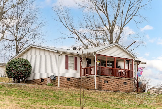 view of front of property featuring crawl space, covered porch, metal roof, and a front lawn