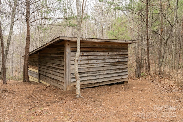 view of outdoor structure with an outbuilding