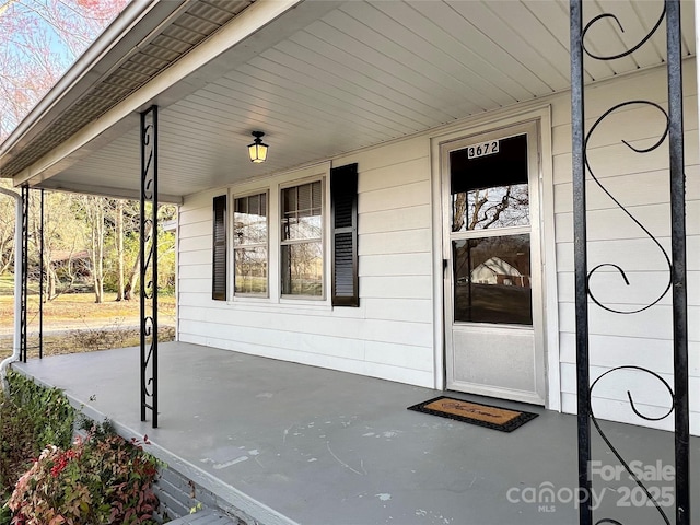 doorway to property with covered porch