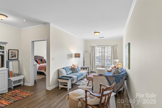 living room featuring wood finished floors, baseboards, and ornamental molding