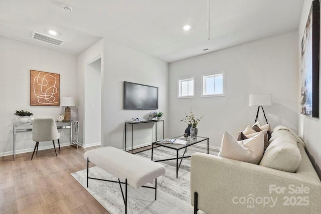 living area featuring visible vents, recessed lighting, light wood-type flooring, and baseboards