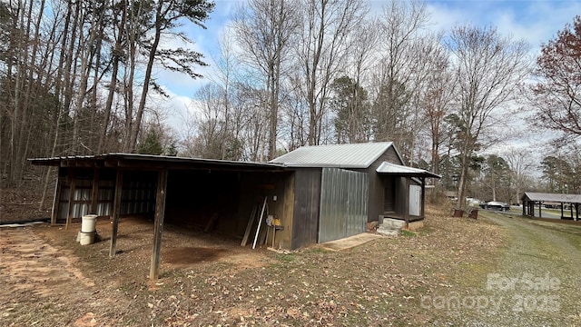 view of pole building featuring a carport