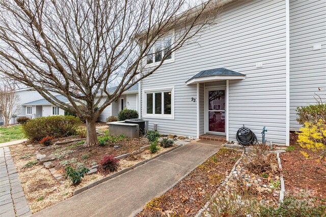 22 Hollybrook Dr, Asheville, NC 28803 - photo 2