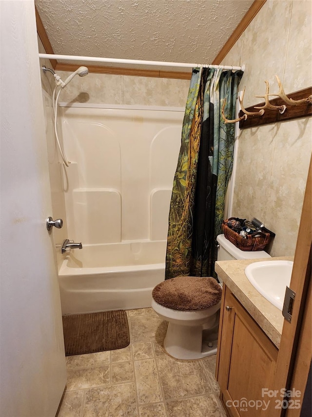 bathroom featuring shower / bath combo with shower curtain, a textured ceiling, vanity, and toilet