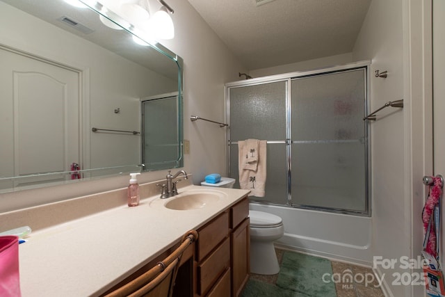 full bathroom featuring visible vents, bath / shower combo with glass door, toilet, vanity, and a textured ceiling