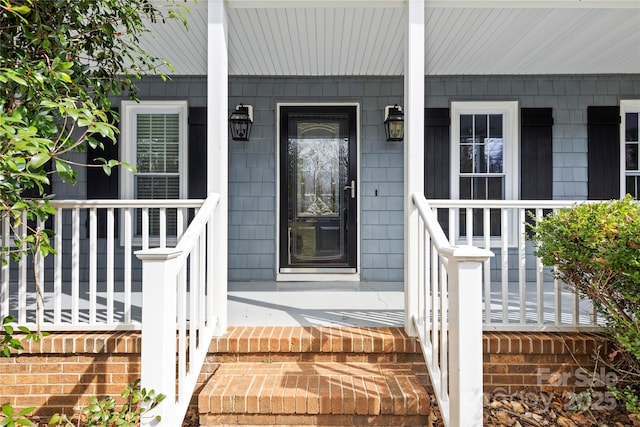 entrance to property featuring covered porch