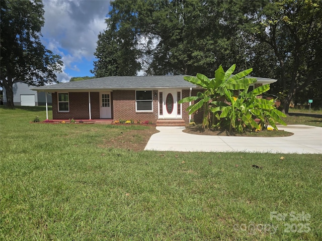 single story home featuring brick siding and a front lawn