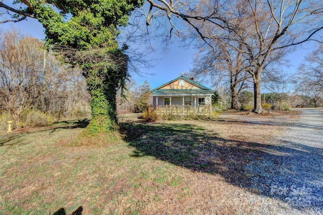 view of yard featuring covered porch