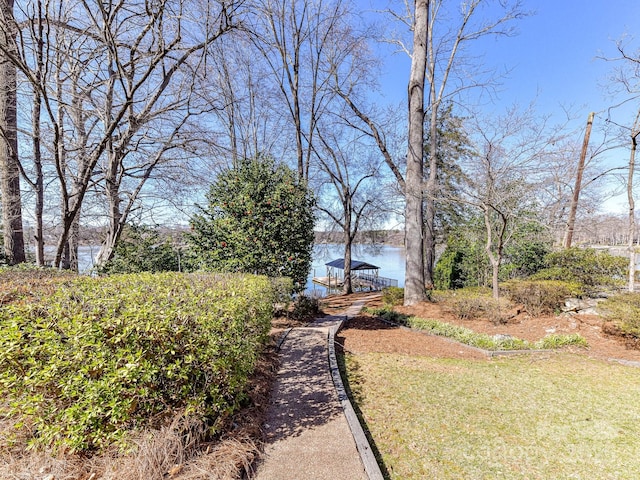 view of yard featuring a water view