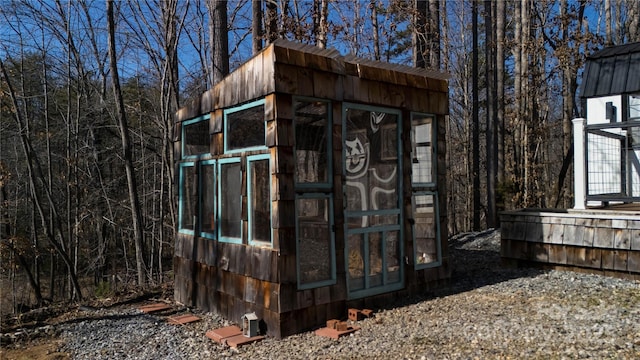 view of outbuilding featuring an outbuilding