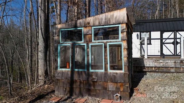 view of outdoor structure featuring an outdoor structure