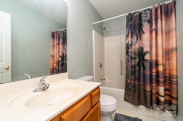 full bathroom featuring shower / bath combo with shower curtain, toilet, and vanity