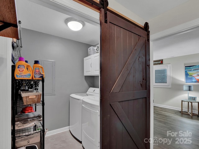 laundry room with washer and clothes dryer, cabinet space, baseboards, and a barn door