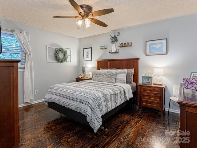 bedroom featuring ceiling fan, baseboards, a textured ceiling, and dark wood-style floors