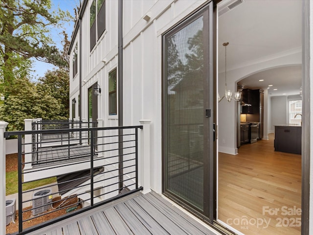 1409 Kenilworth Ave, Charlotte, NC 28203 - balcony with a sink