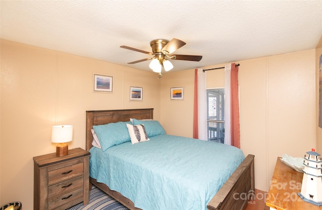 bedroom featuring a textured ceiling and a ceiling fan