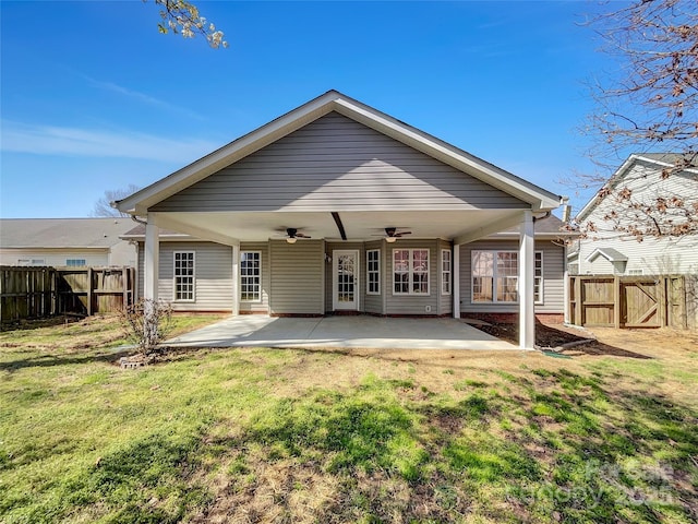 back of property featuring a patio, a fenced backyard, a lawn, and ceiling fan