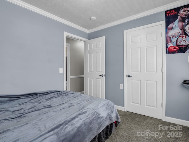 bedroom featuring crown molding, carpet, baseboards, and a textured ceiling