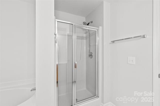 16911 Commons Creek Dr, Charlotte, NC 28277 - full bath featuring a shower stall and a bath