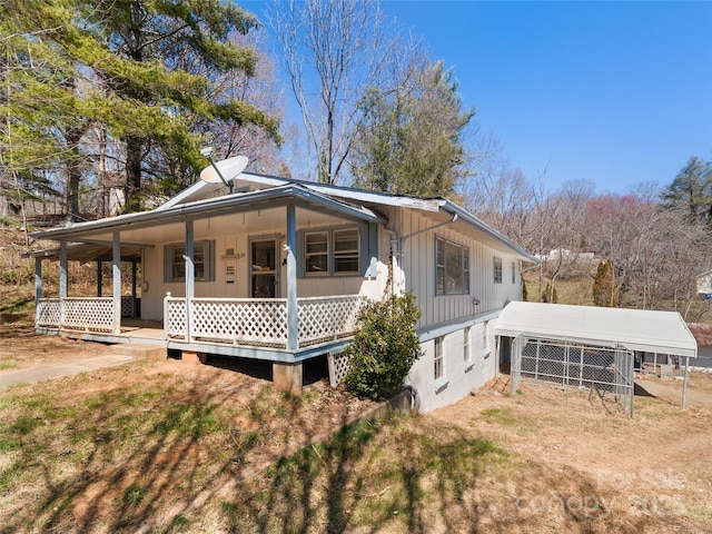 view of front of property featuring covered porch