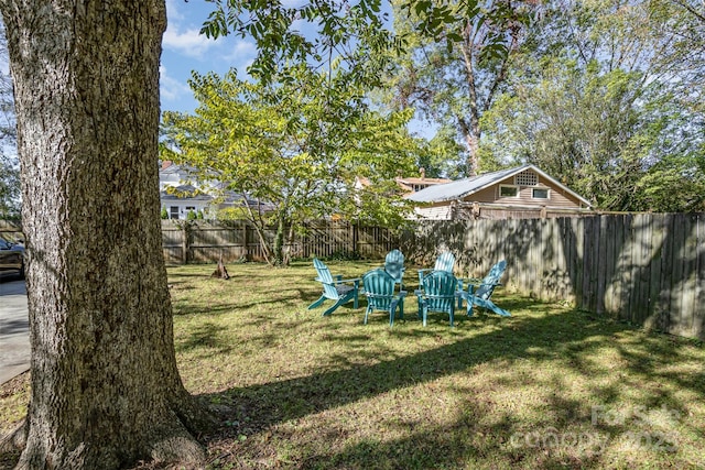 view of yard featuring a fenced backyard