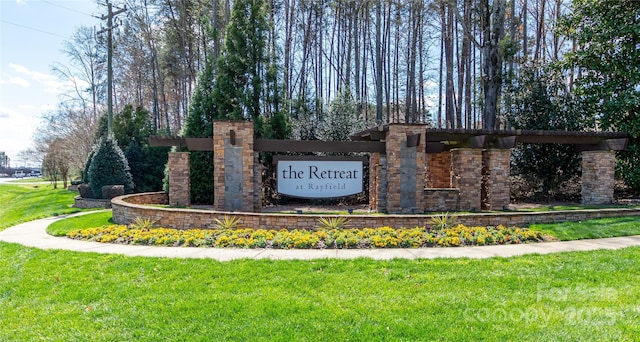 246 Sweet Briar Dr, Fort Mill, SC 29707 - community sign with a yard