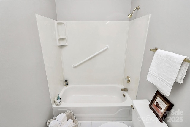 full bath with toilet and washtub / shower combination