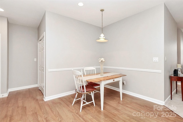 dining room featuring light wood finished floors, recessed lighting, and baseboards