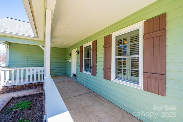 entrance to property featuring covered porch