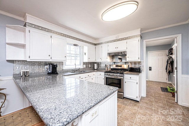 kitchen with open shelves, under cabinet range hood, a peninsula, stainless steel gas range, and a sink