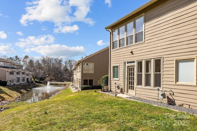 view of yard featuring a water view