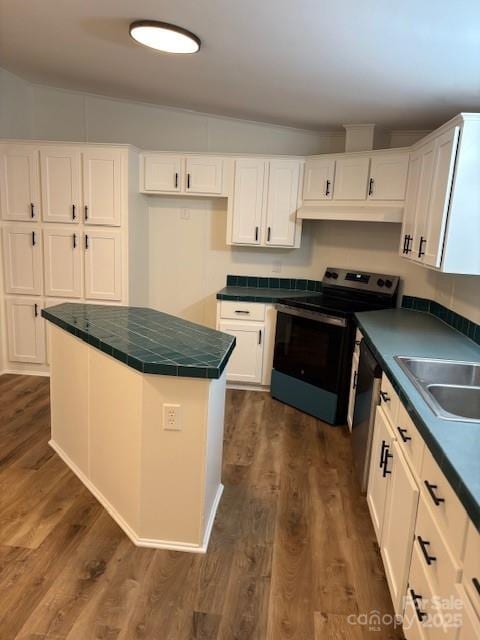 kitchen featuring a sink, under cabinet range hood, dark wood-style floors, appliances with stainless steel finishes, and white cabinets