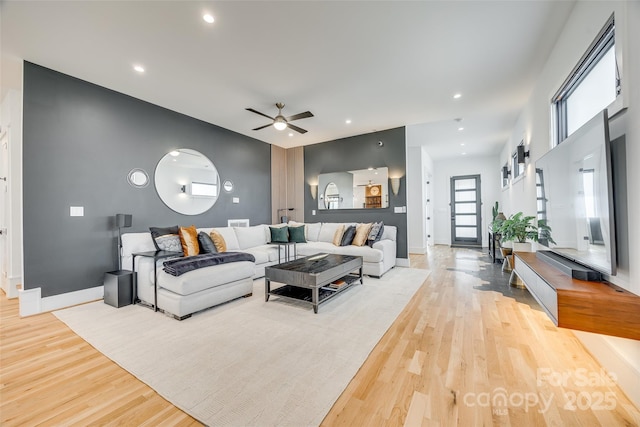 living area with light wood-style flooring, ceiling fan, and recessed lighting