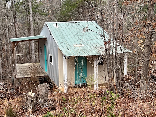 view of outdoor structure