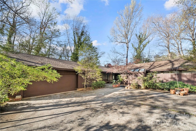 32 Fairway Rdg, Lake Wylie, SC 29710 - view of front of property featuring fence, a garage, and driveway