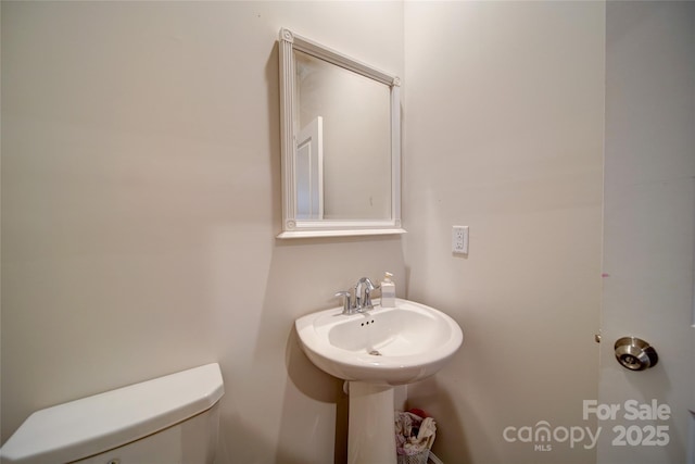 bathroom featuring toilet