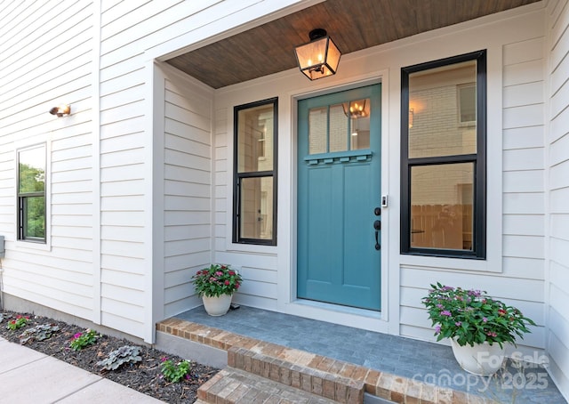 entrance to property featuring a porch