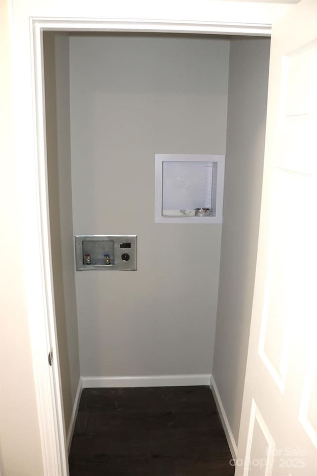 washroom with dark wood finished floors, laundry area, baseboards, and washer hookup