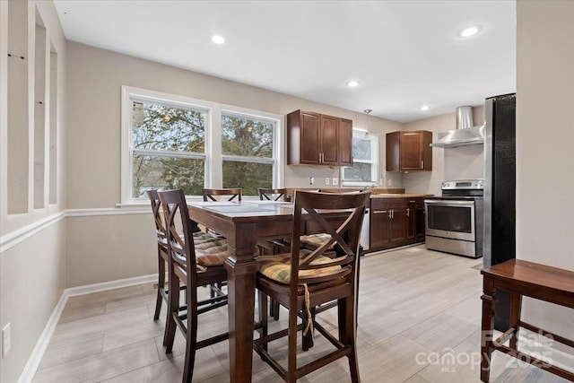 dining room with recessed lighting and baseboards