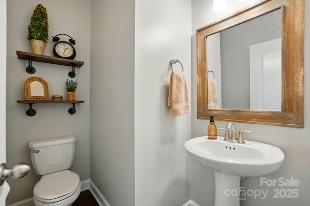 5140 Oak Grove Pl, Waxhaw, NC 28173 - half bath featuring toilet and baseboards