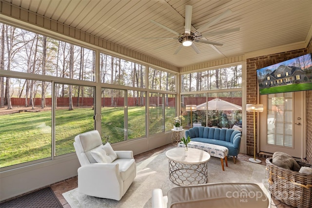 sunroom with outdoor lounge area and ceiling fan