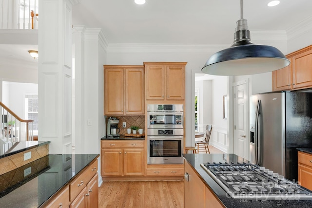 kitchen with crown molding, dark stone counters, stainless steel appliances, decorative backsplash, and light wood-type flooring